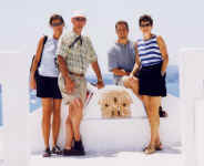 Family-Santorini.jpg (31666 bytes)